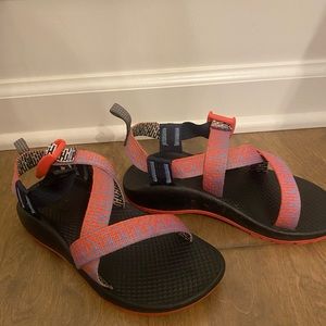 WORN A HANDFUL OF TIMES   Kids Chacos